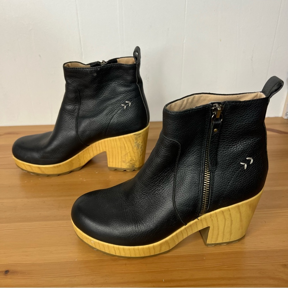 Dr. Scholl's Black Ankle Boots with Tan Sole - Picture 4 of 10